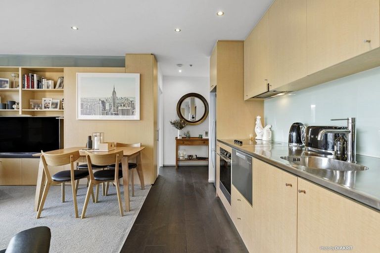 Photo of property in Sanctum Apartment, 10 Ebor Street, Te Aro, Wellington, 6011