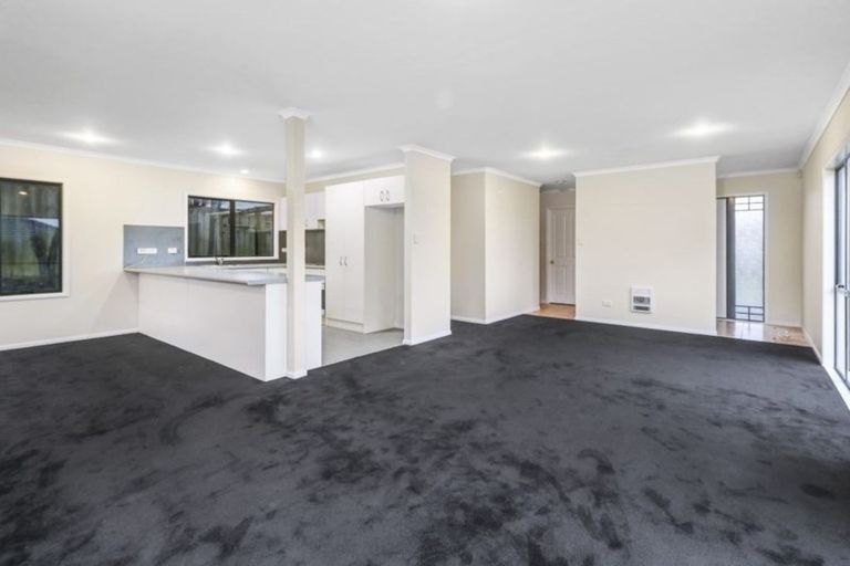 Photo of property in 13 Hercules Drive, Henderson, Auckland, 0612