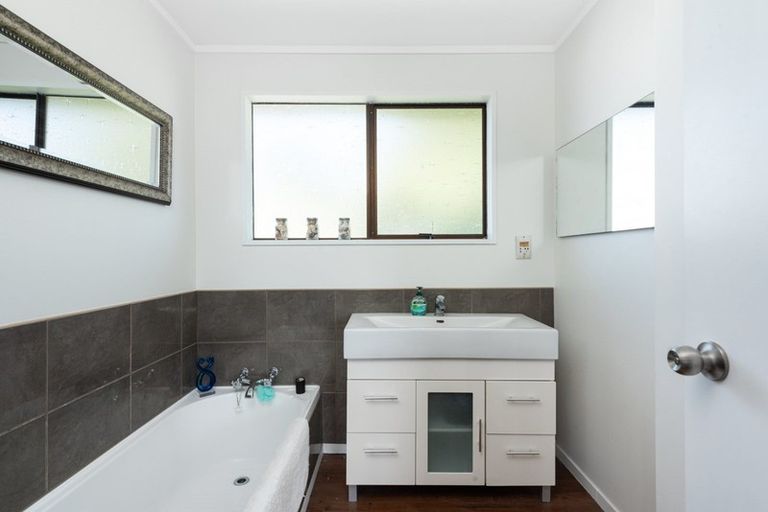 Photo of property in 44 Lagoon Place, Poike, Tauranga, 3112