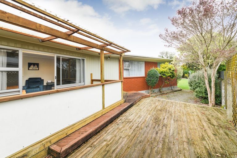 Photo of property in 1 Essex Place, Milson, Palmerston North, 4414