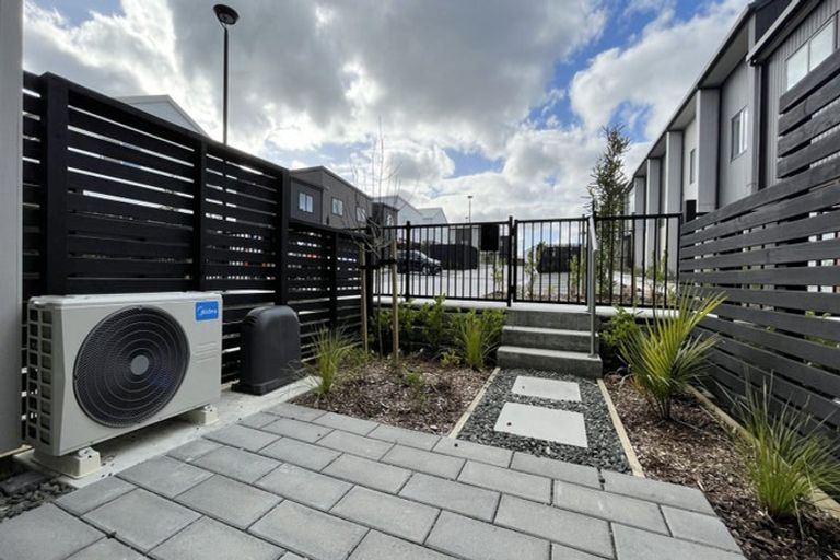 Photo of property in 5/25 Jabuka Street, Glen Eden, 0602