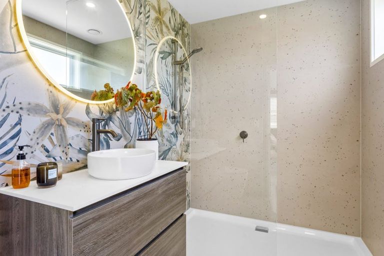 Photo of property in 2 Buddle Road, Paerata, 2124