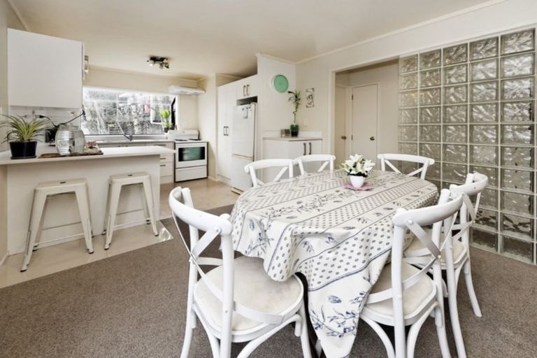 Photo of property in 6 Oakhaven Place, Ranui, Auckland, 0612