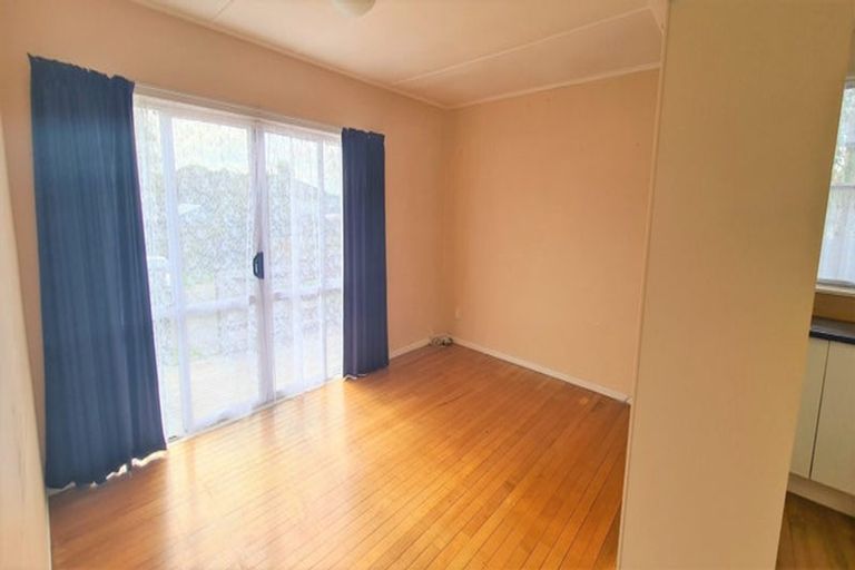 Photo of property in 34 Islington Avenue, New Lynn, Auckland, 0600