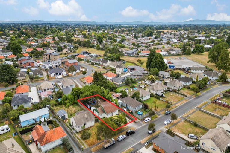 Photo of property in 15 Paul Crescent, Fairfield, Hamilton, 3214