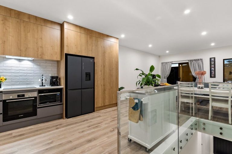 Photo of property in 6 Kari Lane, Kumeu, 0810