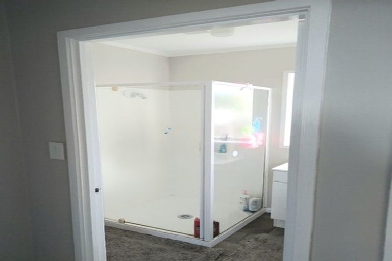 Photo of property in 2/25 Tanoa Place, Glendene, Auckland, 0602