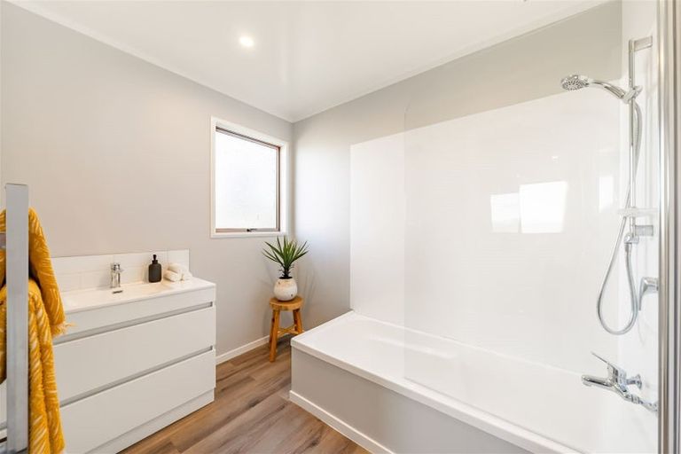 Photo of property in 7a Eastview Grove, Normandale, Lower Hutt, 5010