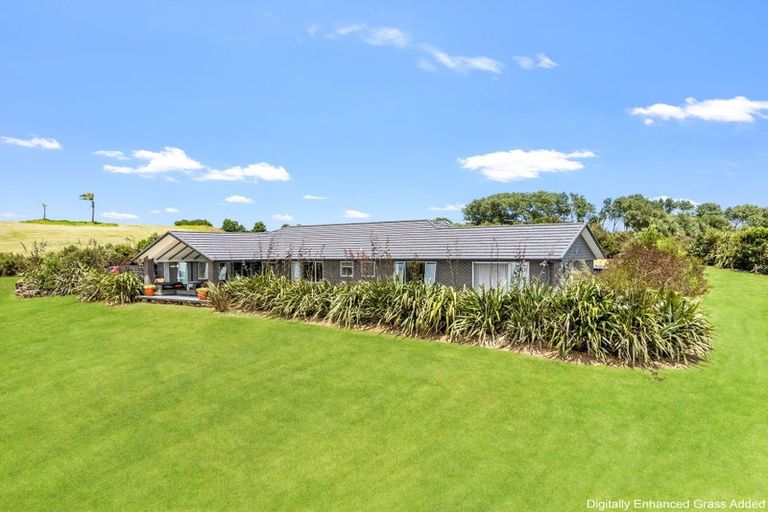 Photo of property in 18 Kaipara Lake Road, South Head, Helensville, 0874