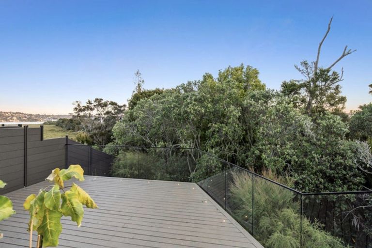 Photo of property in 22 Pukeko Road, Hobsonville, 0616