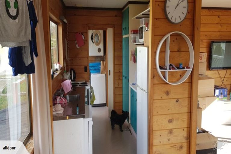 Photo of property in 21a Fernhaven Grove, Newlands, Wellington, 6037