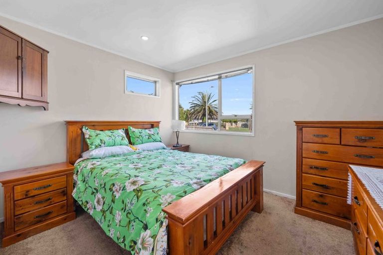 Photo of property in 16 Neems Place, Manurewa, Auckland, 2102