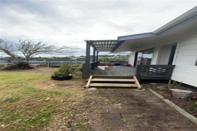 Photo of property in 36 Meadowvale Rise, Titirangi, Auckland, 0604