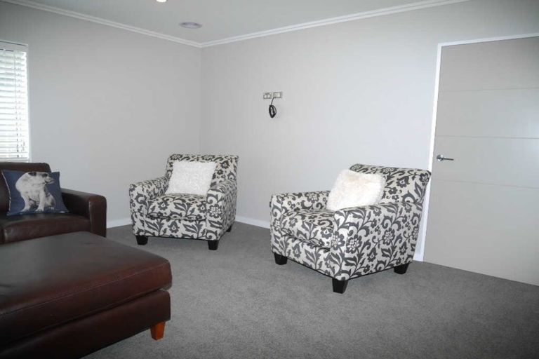 Photo of property in 36 San Priamo Place, Paraparaumu Beach, Paraparaumu, 5032