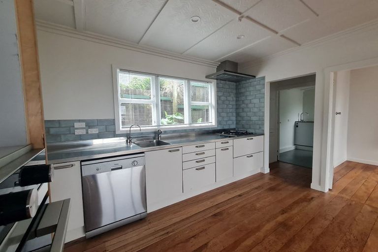 Photo of property in 54 Pioneer Road, Moturoa, New Plymouth, 4310