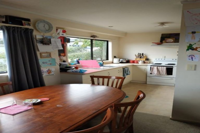 Photo of property in 1/12 Holiday Road, Stanmore Bay, Whangaparaoa, 0932
