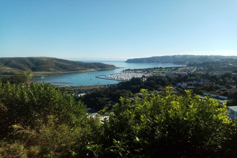 Photo of property in 20 Kahu Road, Paremata, Porirua, 5024