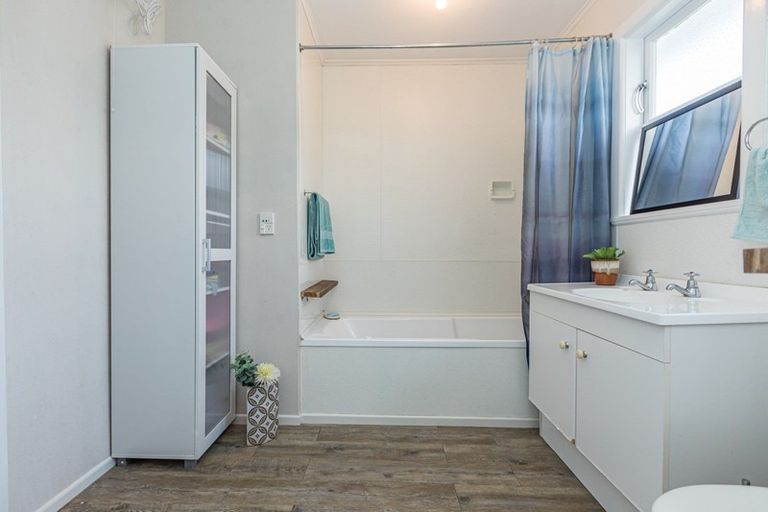 Photo of property in 112 High Street, Waipawa, 4210