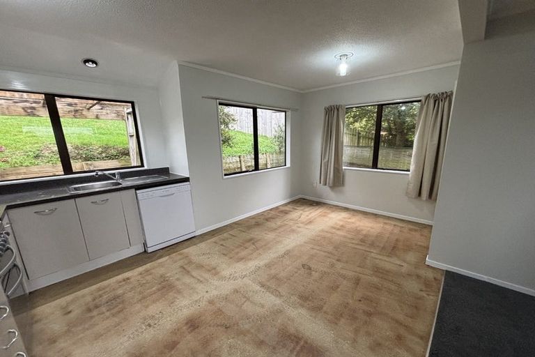 Photo of property in 22 Albatross Close, Whitby, Porirua, 5024