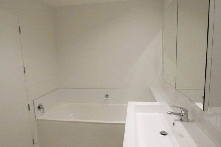 Photo of property in 218 Hobsonville Point Road, Hobsonville, Auckland, 0616