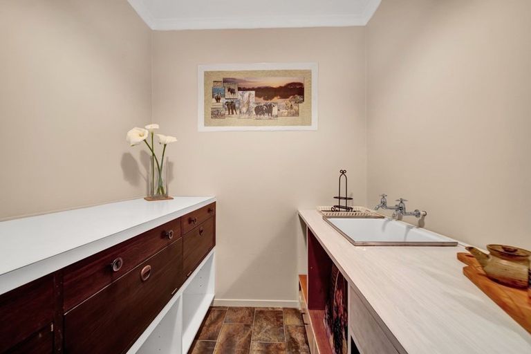 Photo of property in 339a Devon Street West, New Plymouth, 4310