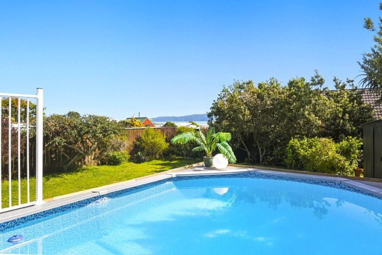 Photo of property in 42 Hicks Crescent, Waikanae Beach, Waikanae, 5036