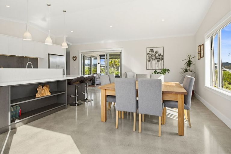 Photo of property in 14 Topping Place, Whitianga, 3510