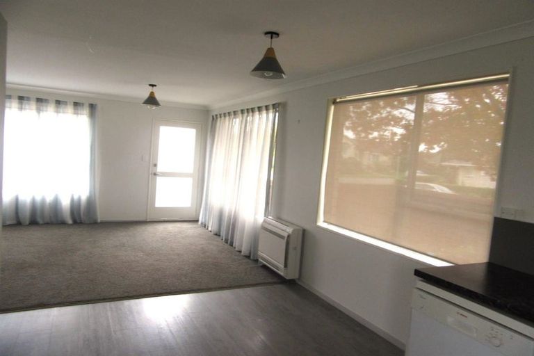 Photo of property in 21 Salford Avenue, Redwood, Christchurch, 8051