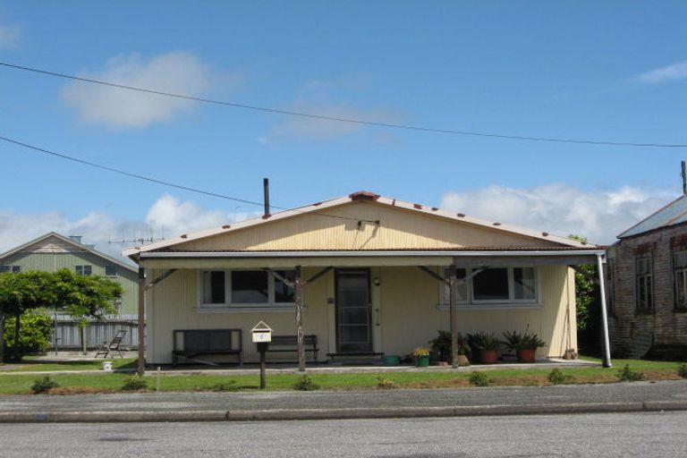 Photo of property in 6 Cobden Street, Westport, 7825