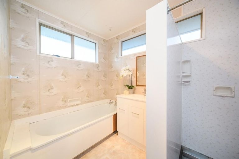 Photo of property in 24 Oaklea Avenue, Marton, 4710