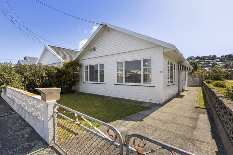 Photo of property in 100 Yule Street, Lyall Bay, Wellington, 6022