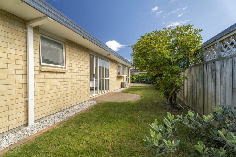 Photo of property in 17 Crown Hill, Paraparaumu, 5032