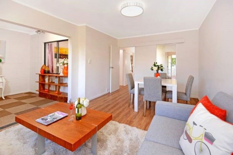 Photo of property in 1/52 Chippendale Crescent, Birkdale, Auckland, 0626