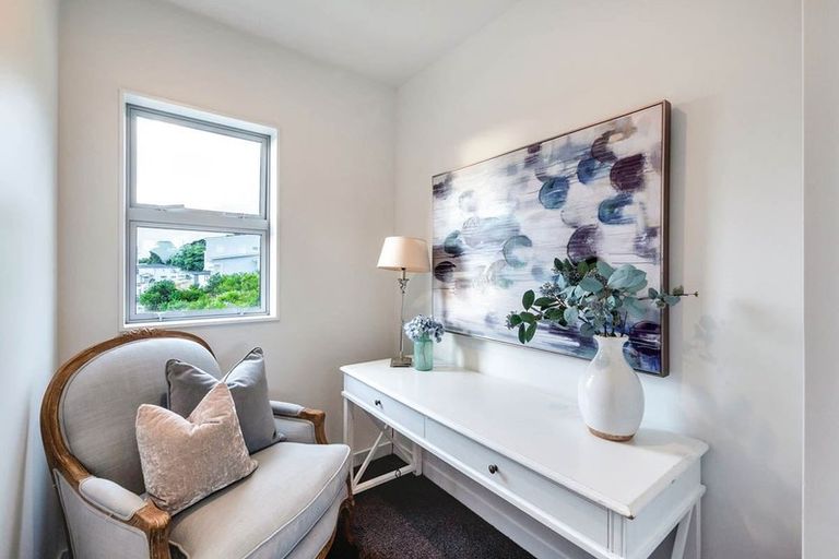 Photo of property in 21 Manawanui Way, Orewa, 0931