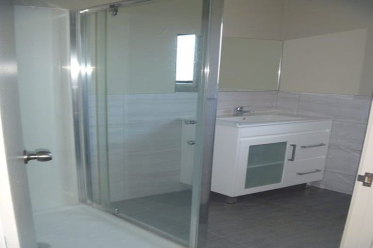 Photo of property in 1/8 Senecio Place, Weymouth, Auckland, 2103