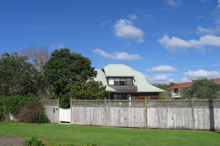 Photo of property in 2 Hawke Crescent, Beachlands, Auckland, 2018