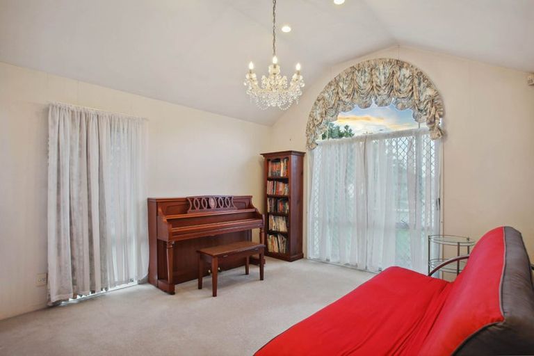 Photo of property in 8 Yarlside Place, Northpark, Auckland, 2013