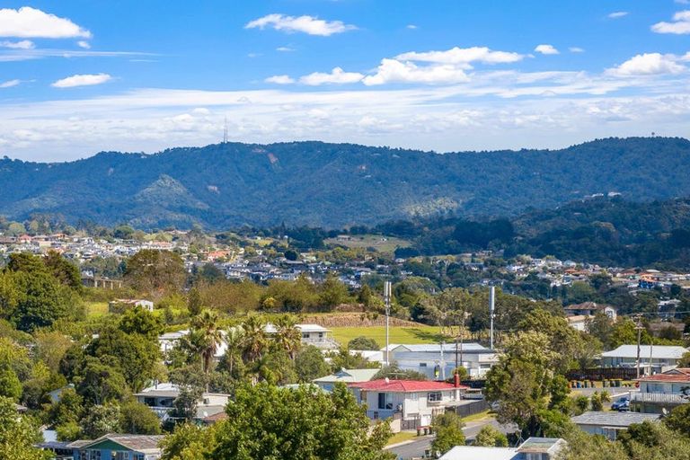 Photo of property in 38 Donovan Avenue, Massey, Auckland, 0614