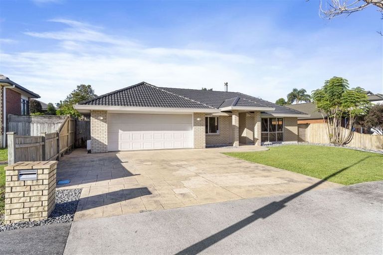 Photo of property in 29 Newbliss Crescent, East Tamaki Heights, Auckland, 2016