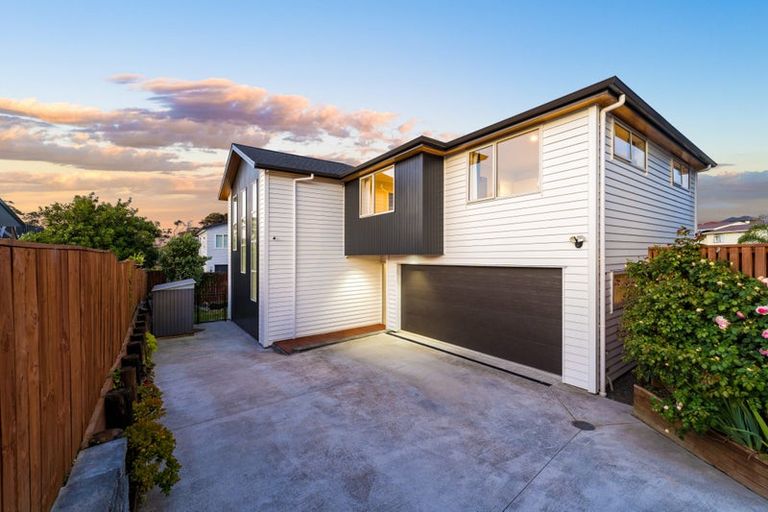 Photo of property in 38a Pokapu Street, Titirangi, Auckland, 0600