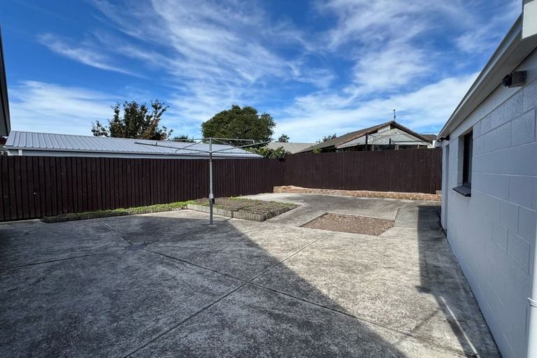 Photo of property in 2 Pyatt Place, Redwood, Christchurch, 8051