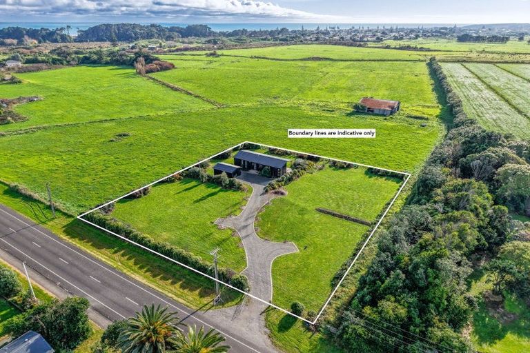 Photo of property in 128 Rangiuru Road, Otaki Beach, Otaki, 5512