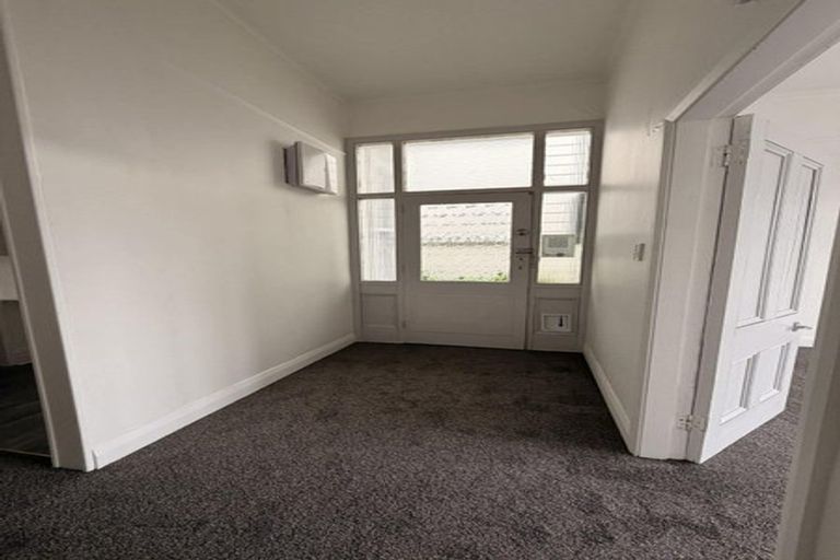 Photo of property in 22 Lawrence Street, Newtown, Wellington, 6021