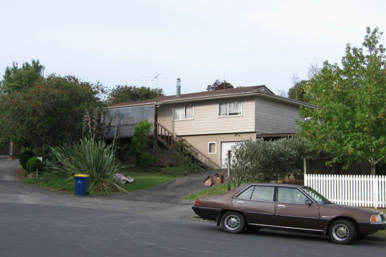 Photo of property in 11 Trengove Place, West Harbour, Auckland, 0618
