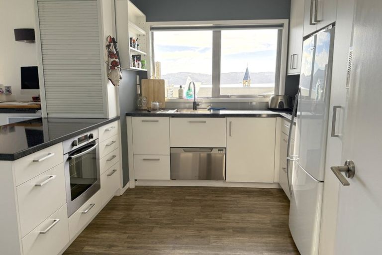 Photo of property in 4/2 Grafton Road, Roseneath, Wellington, 6011