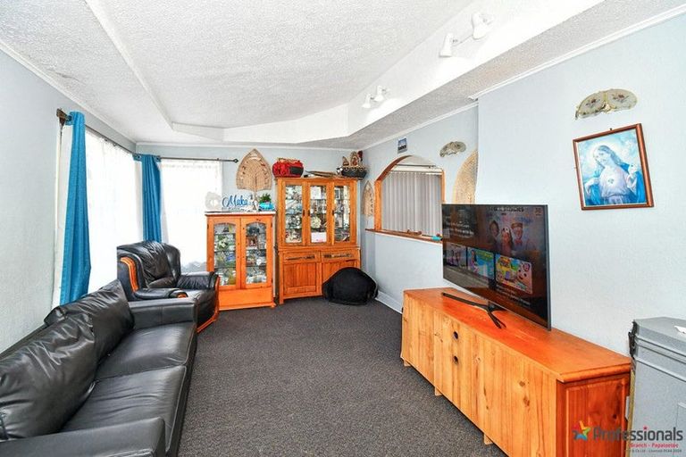 Photo of property in 14 Kemble Close, Mangere, Auckland, 2022