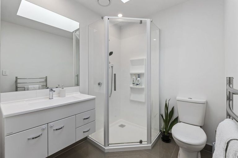 Photo of property in 10 Honour Road, Papakura, 2110