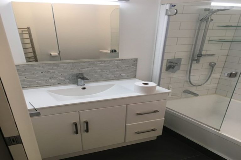 Photo of property in Luxford Villas, 115/72u Herald Street, Berhampore, Wellington, 6023