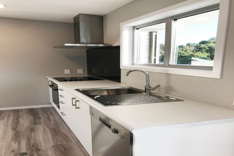 Photo of property in 14u3 Atkinson Street, Newlands, Wellington, 6037