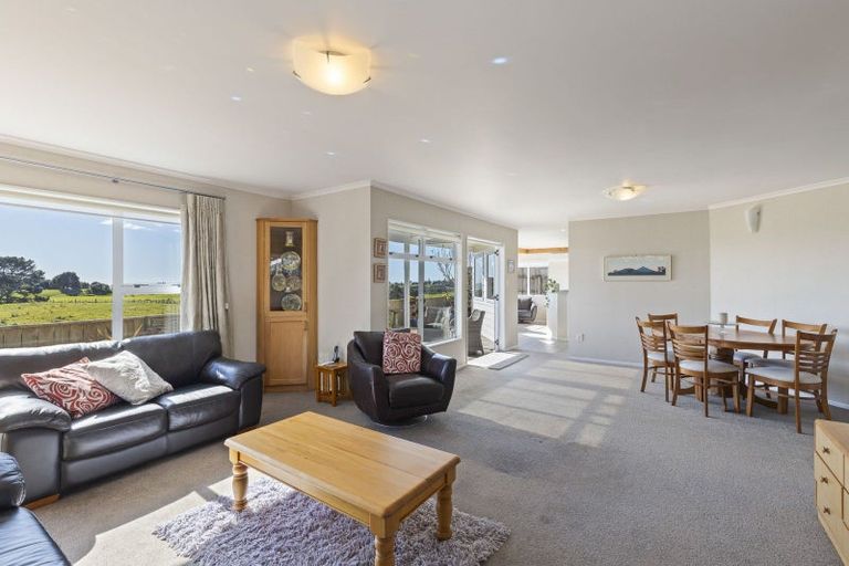 Photo of property in 2/13 Chatswood Grove, Fitzroy, New Plymouth, 4312